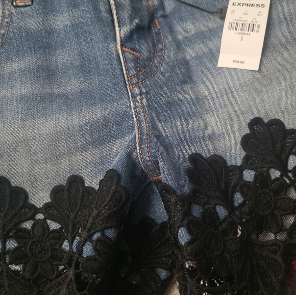 NWT Express Relaxed Low Rise Lace Trimmed Denim Shorts Sz 2 - Picture 10 of 12